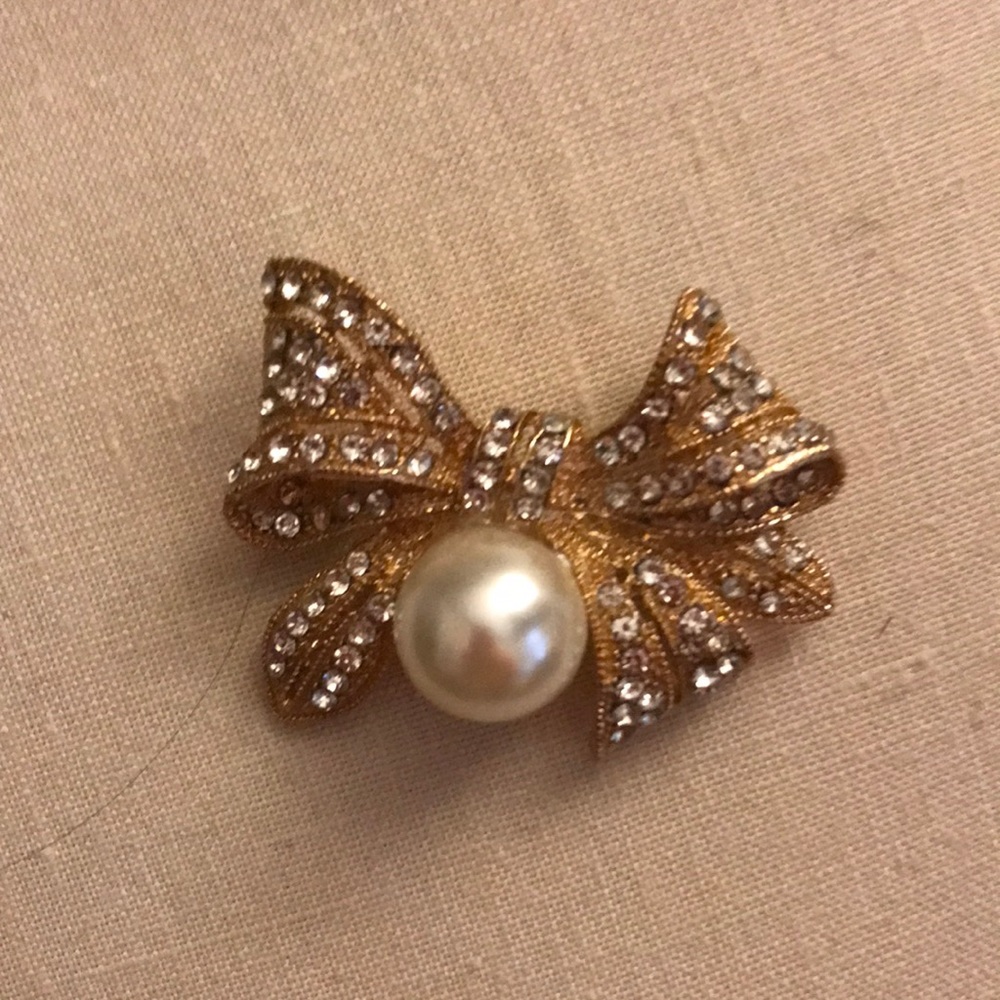 Brooch gold with pearls